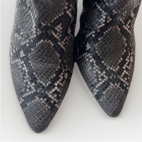 Steve Madden Subtle Grey Snake Print Heeled Boots Size 8 - Picture 6 of 12